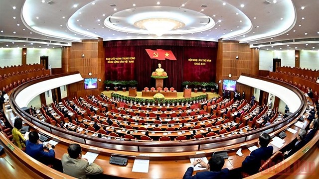 越共中央总书记阮富仲在会上致闭幕词。（登科 摄）