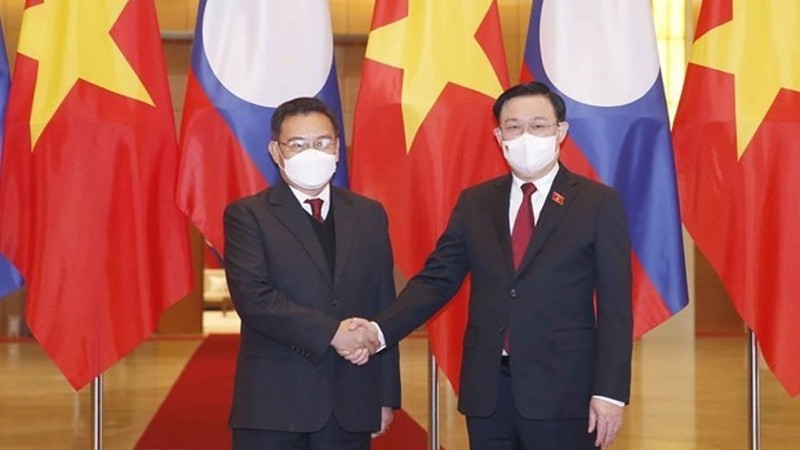 国会主席王廷惠会见2021年12月6日至8日对越南进行正式访问的老挝国会主席赛宋蓬·丰威汉。（图片来源：越通社）
