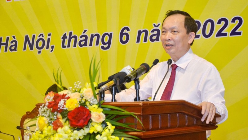 越南国家银行副行长陶明秀发表讲话。
