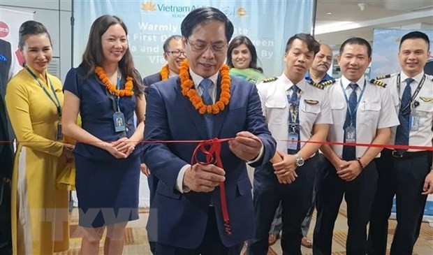 越南外交部长裴青山出席越航直飞新德里航线开通仪式。